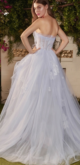 Formal dress - Picture 5 of 8